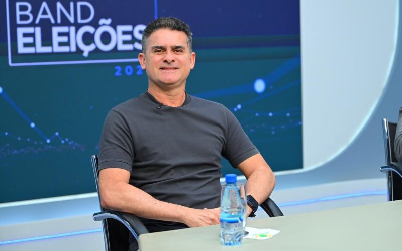 David Almeida rebate pesquisas, critica “experimentos políticos” e diz que Amazonas precisa de gestão