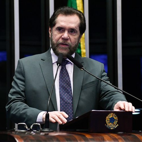 Plínio Valério arrasta multidão durante Festa do Divino e reforça apoio popular em Uarini no Amazonas