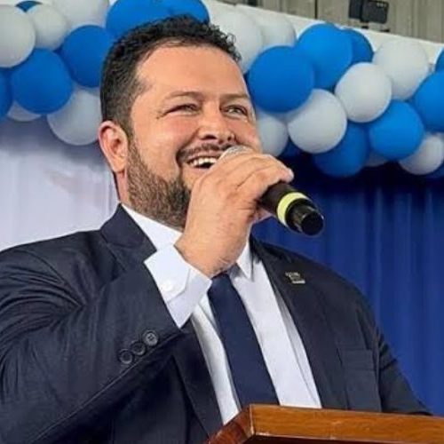 Enquanto Toco Santana investe em festas milionárias, moradores do Axinim enfrentam abandono na saúde
