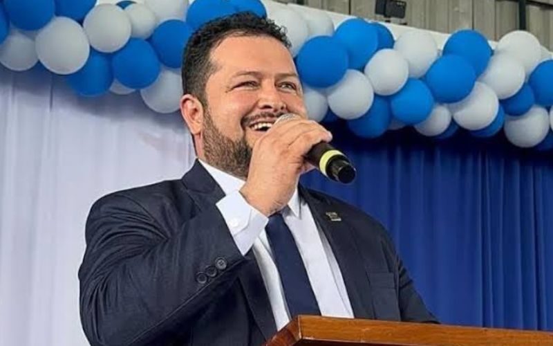Enquanto Toco Santana investe em festas milionárias, moradores do Axinim enfrentam abandono na saúde