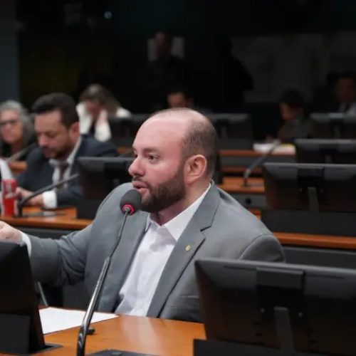 No Conselho de Ética, Fausto Jr. pede vista de processo e cobra presença de Erika Hilton para se explicar e se retratar perante mulheres