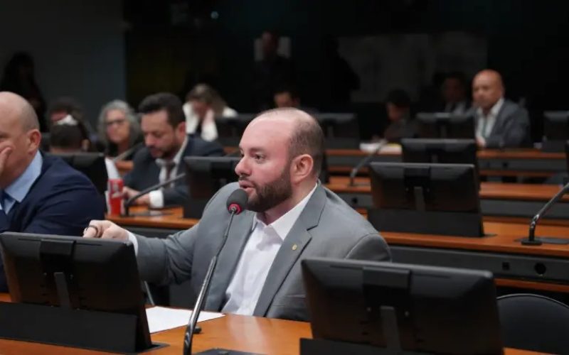 No Conselho de Ética, Fausto Jr. pede vista de processo e cobra presença de Erika Hilton para se explicar e se retratar perante mulheres