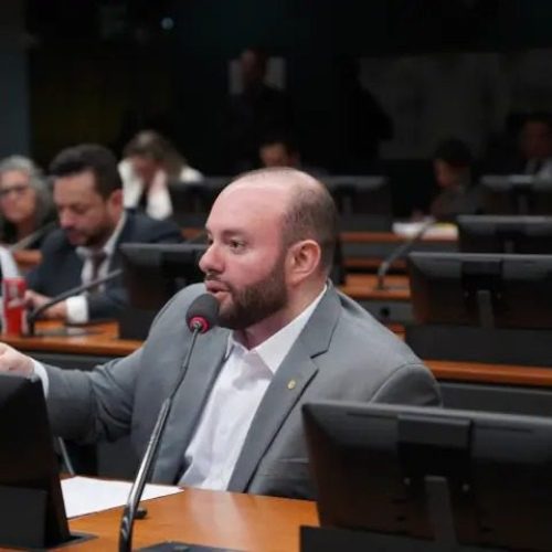 No Conselho de Ética, Fausto Jr. pede vista de processo e cobra presença de Erika Hilton para se explicar e se retratar perante mulheres