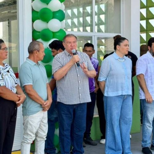 Átila Lins inaugura UBS e estádio em Santa Isabel do Rio Negro