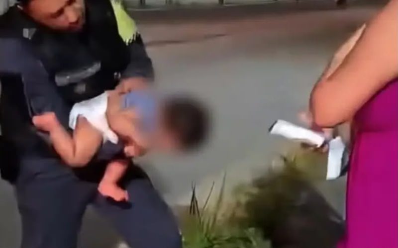 Anjo de farda: policial salva bebê engasgado após pedido de socorro de mãe desesperada em Manaus