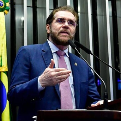 Plínio Valério mira Brasília e poupa rivais do Amazonas em meio ao jogo eleitoral de 2026