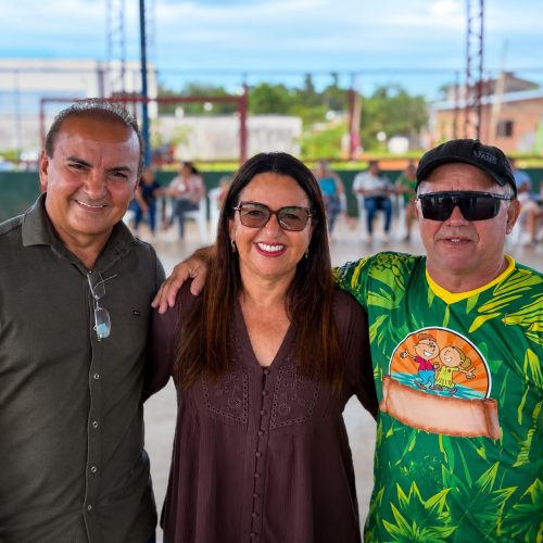 A prefeita de Manacapuru, Valciléia Maciel, mantém a rotina de atendimento do programa municipal de segurança alimentar no Restaurante Popular Alimento na Mesa .