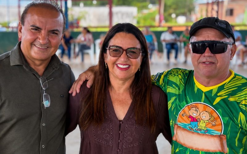 A prefeita de Manacapuru, Valciléia Maciel, mantém a rotina de atendimento do programa municipal de segurança alimentar no Restaurante Popular Alimento na Mesa .