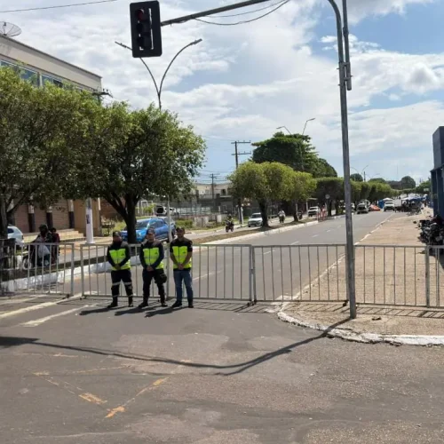 INTRANS reforça fiscalização e orienta motoristas durante festival no Parque do Ingá, em Manacapuru