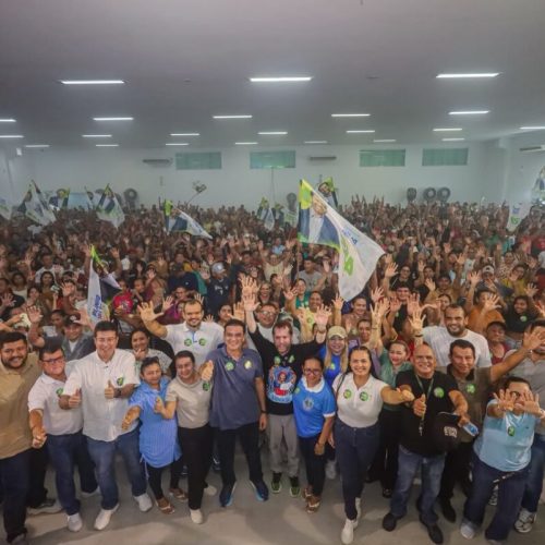 Em Parintins, Plínio Valério reúne apoiadores e destaca investimentos garantidos para o município