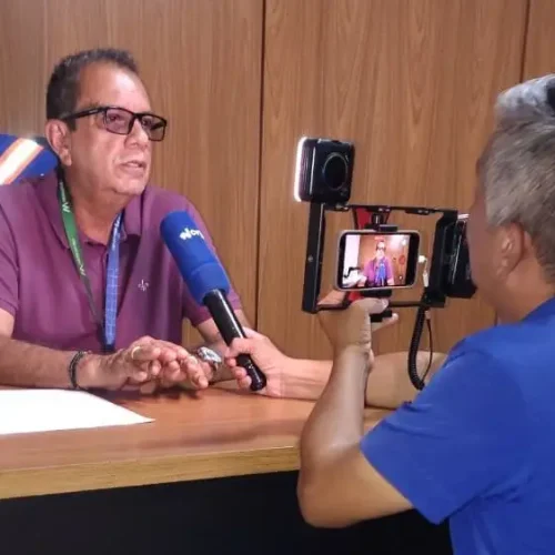 A ESTIAGEM SEVERA E AS ALTAS TEMPERATURAS JÁ COMEÇAM A AFETAR O ABASTECIMENTO DE ÁGUA EM MANACAPURU. SEGUNDO A CONCESSIONÁRIA QUE OFERECE O SERVIÇO NO MUNICÍPIO, A REDUÇÃO DO NÍVEL DE ÁGUA NOS POÇOS PODE PROVOCAR FALTA D’ÁGUA EM ALGUNS PONTOS DA CIDADE. A ORIENTAÇÃO É EVITAR O DESPERDÍCIO.