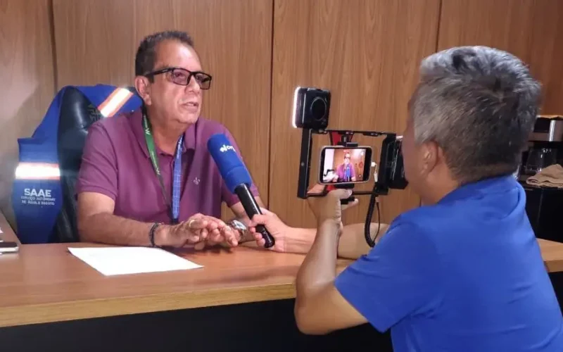 A ESTIAGEM SEVERA E AS ALTAS TEMPERATURAS JÁ COMEÇAM A AFETAR O ABASTECIMENTO DE ÁGUA EM MANACAPURU. SEGUNDO A CONCESSIONÁRIA QUE OFERECE O SERVIÇO NO MUNICÍPIO, A REDUÇÃO DO NÍVEL DE ÁGUA NOS POÇOS PODE PROVOCAR FALTA D’ÁGUA EM ALGUNS PONTOS DA CIDADE. A ORIENTAÇÃO É EVITAR O DESPERDÍCIO.