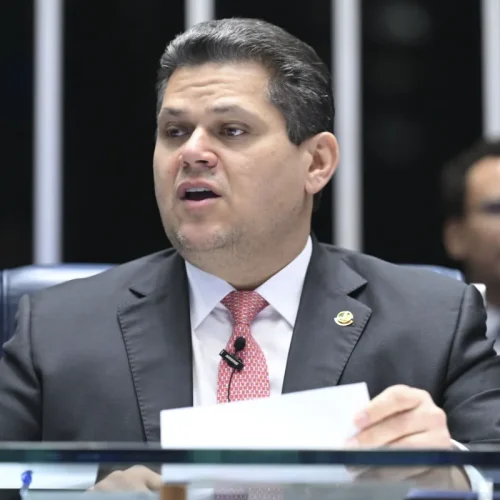 Legislativo escolheu caminho certo e não o fácil, diz Alcolumbre sobre 6×1