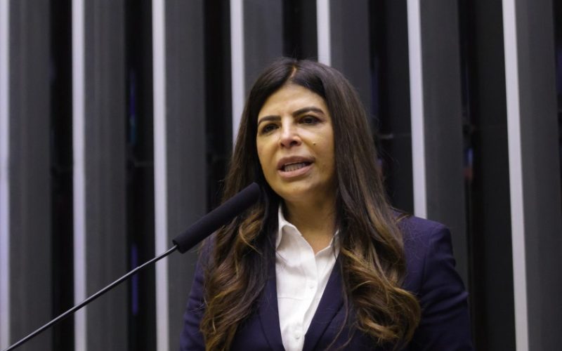 Antônia Lúcia Acusa Silas Câmara de Tortura Psicológica por Posições Sexuais