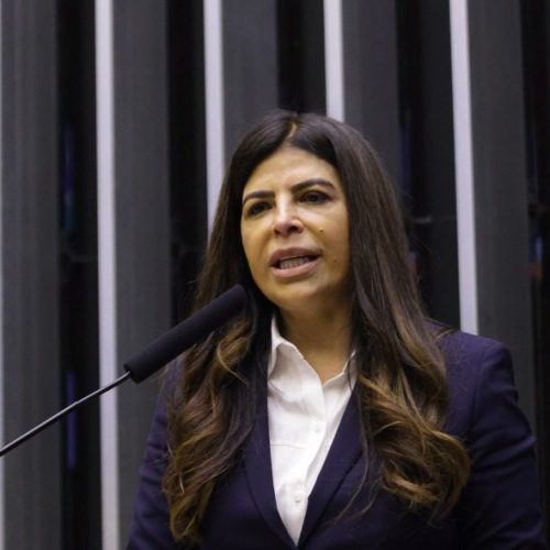 Antônia Lúcia Acusa Silas Câmara de Tortura Psicológica por Posições Sexuais