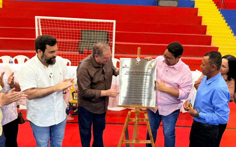 Átila Lins inaugura ginásio poliesportivo em Tabatinga