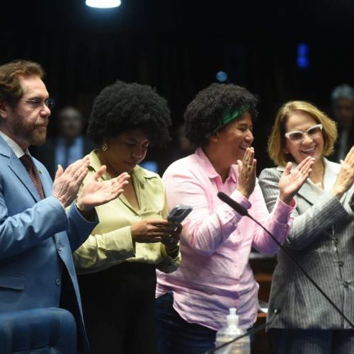 Com festa no plenário, Plínio conquista aprovação da lei de mamografia aos 40