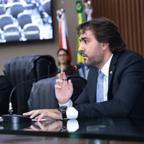 Thiago Abrahim propõe revisão da conta de água em casos de vazamentos ocultos no Amazonas