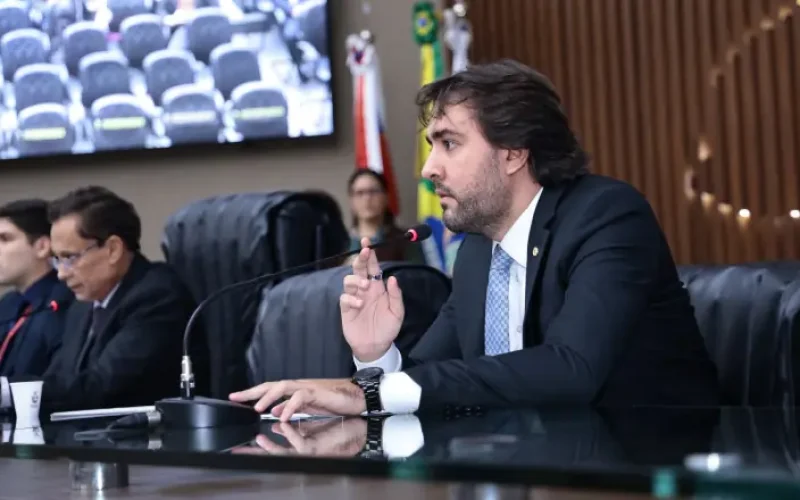 Thiago Abrahim propõe revisão da conta de água em casos de vazamentos ocultos no Amazonas