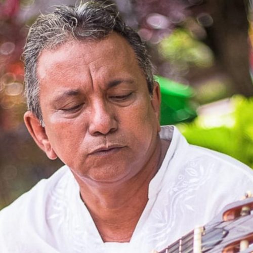 Legado de Tadeu Garcia permanece vivo em livro sobre o folclore de Parintins