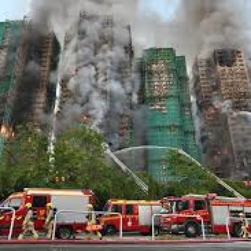 Incêndio Fatal em Hong Kong Expõe Contradição em Avaliação de Risco