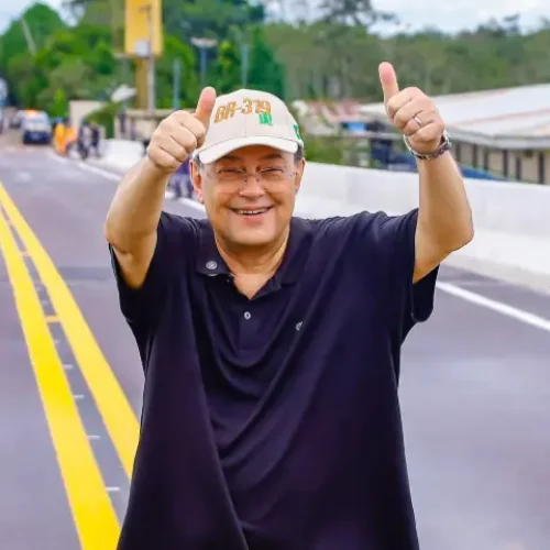 Eduardo Braga comemora liberação do Ipaam para canteiro de obra da ponte do Igapó-Açu na BR-319
