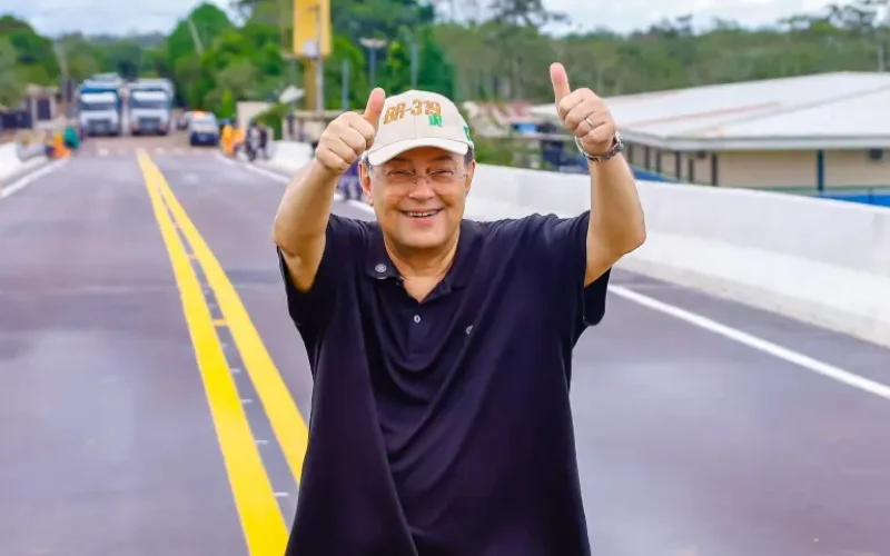 Eduardo Braga comemora liberação do Ipaam para canteiro de obra da ponte do Igapó-Açu na BR-319
